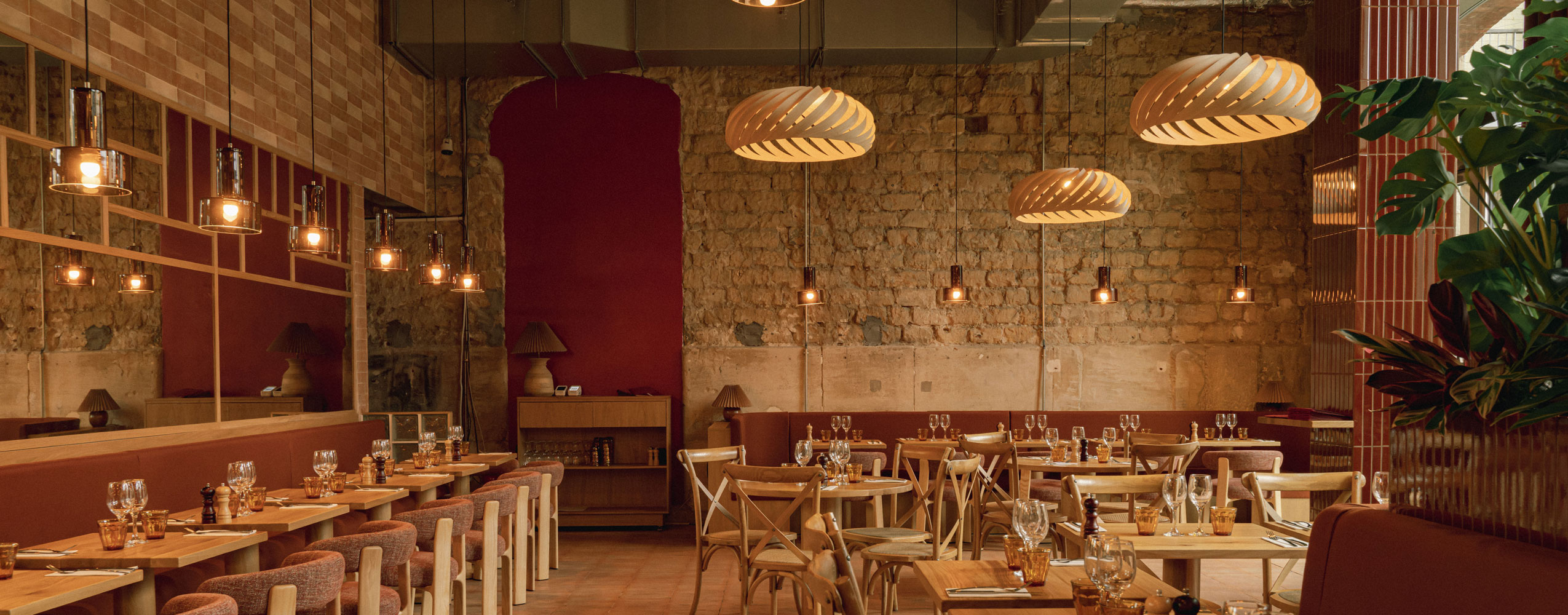 Restaurant "Brulant", Paris
📸 @jeanne_perrotte